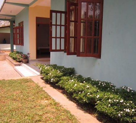 Hotel Gayan'S Удавалаве Экстерьер фото