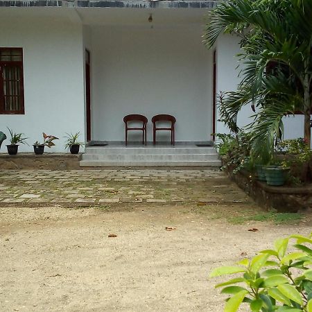 Hotel Gayan'S Удавалаве Экстерьер фото