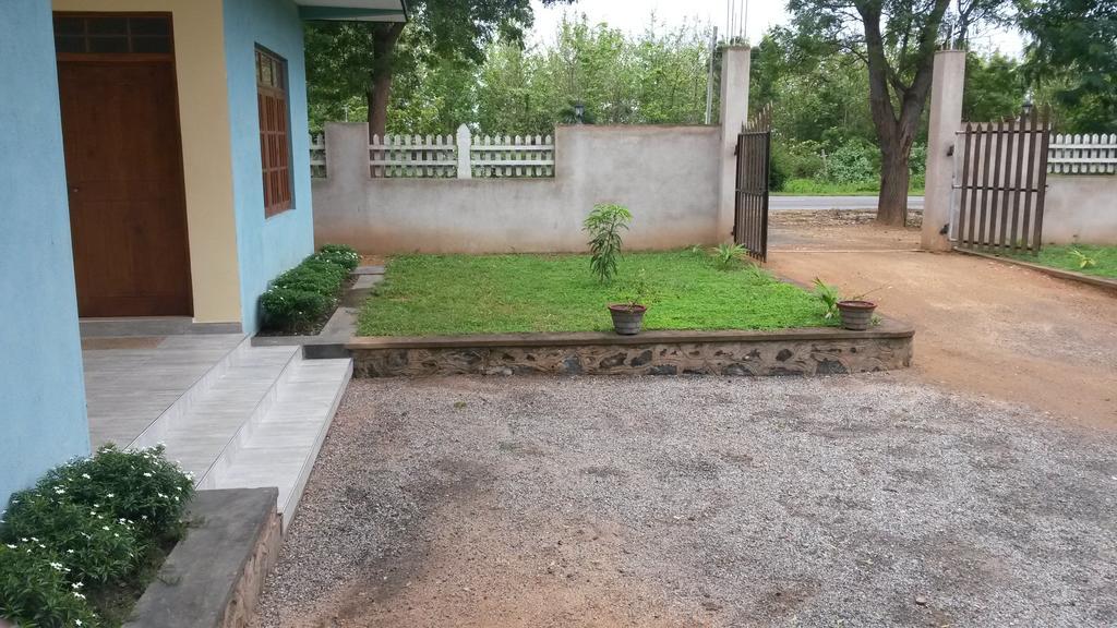 Hotel Gayan'S Удавалаве Экстерьер фото