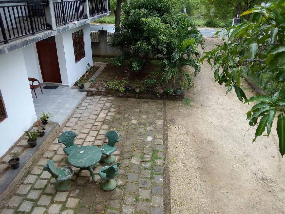 Hotel Gayan'S Удавалаве Экстерьер фото